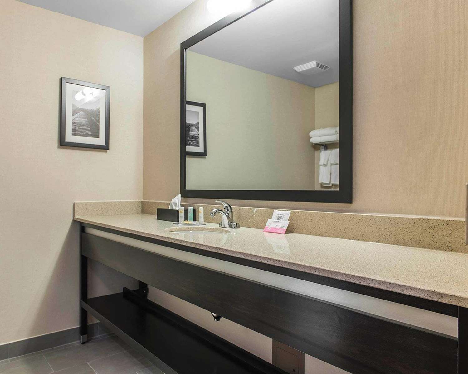 Quality Inn & Suites Kingston, ON 45/45