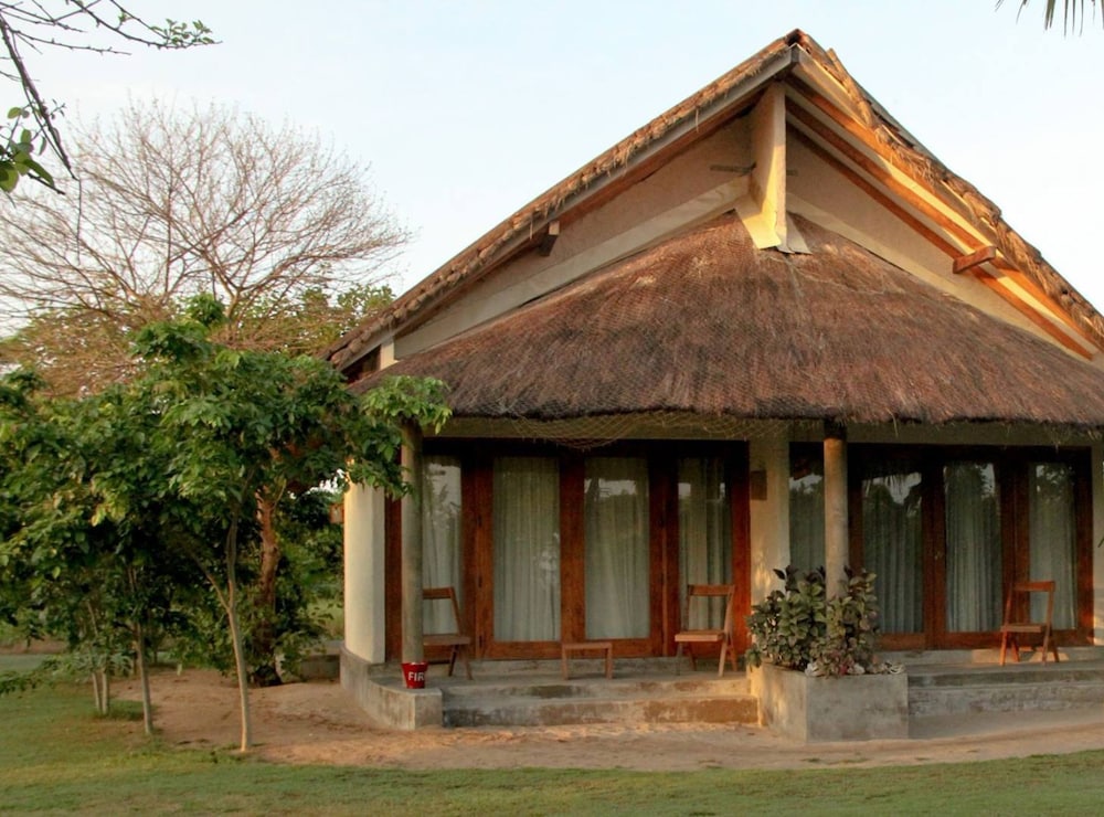 GIMAN FREE BEACH RESORT 3/67