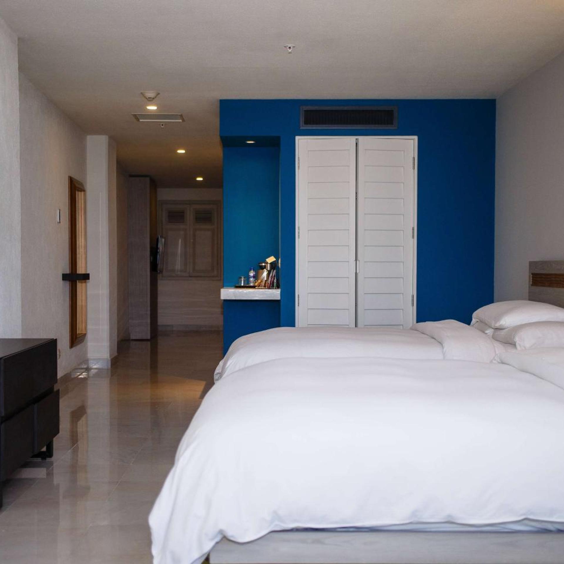 1 BEDROOM, SUITE, 2 QUEEN BEDS, BEACH VIEW