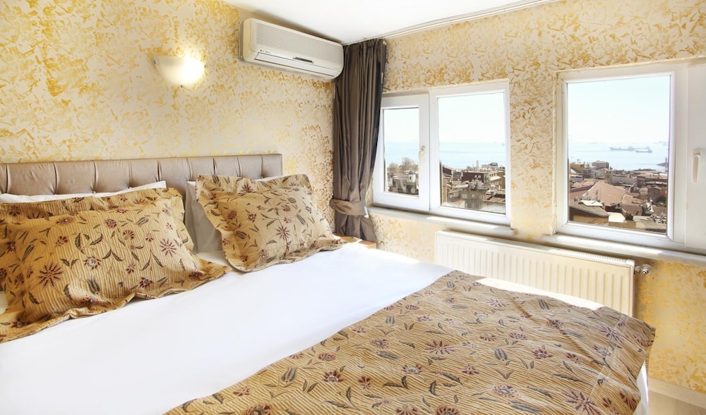 Theodian Hotel 46/74