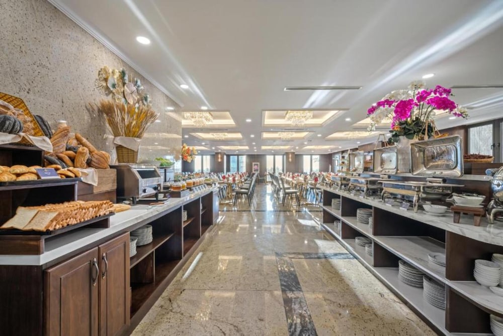 Golden Lotus Luxury Hotel Da Nang 34/50