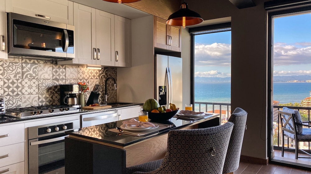 1 BEDROOM, DELUXE, SUITE, OCEAN VIEW