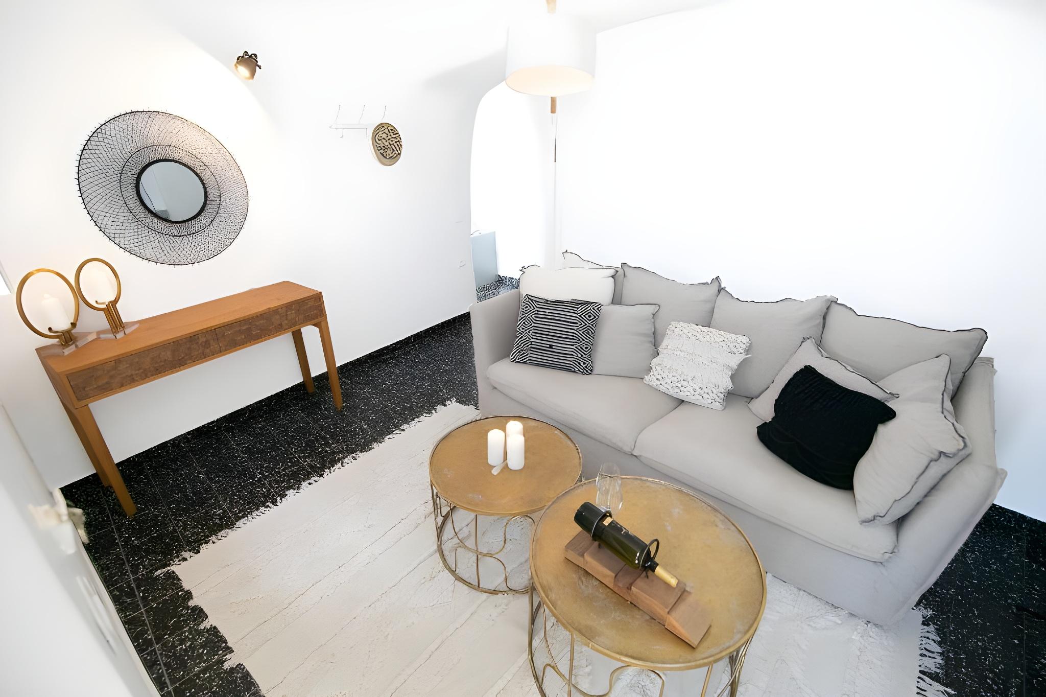 Hidden Gem, Villa, Caldera and Sea View, Private Heated Pool
