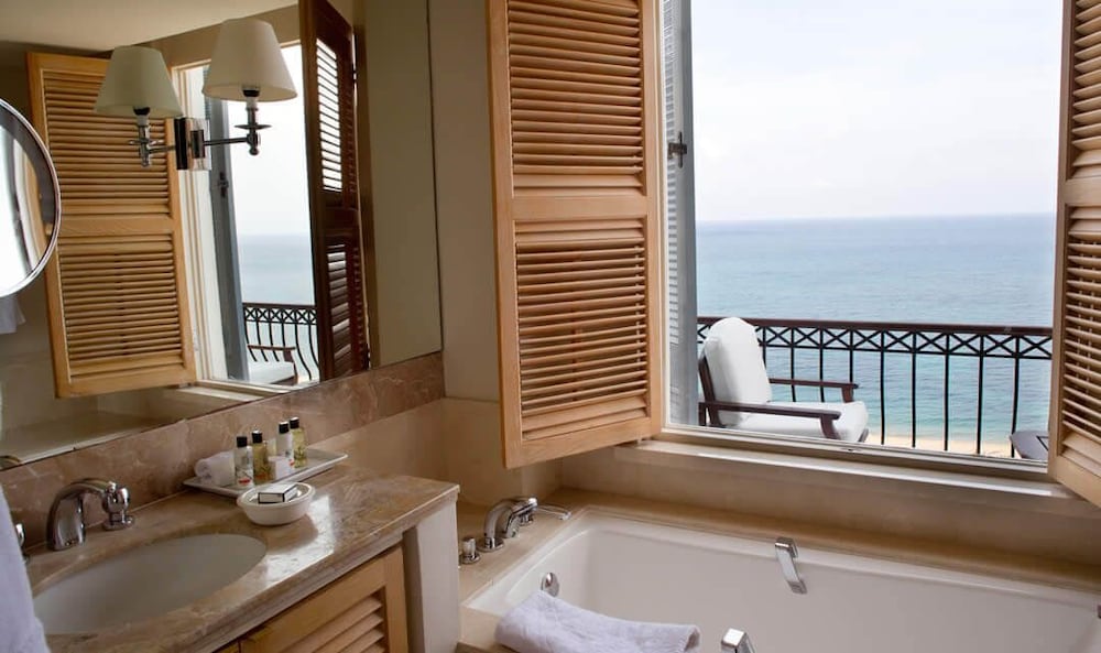 Aphrodite, Suite, King Bed, Outdoor Jetted Tub