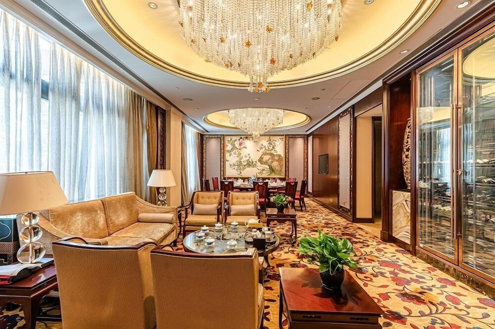 Shangri-La Wuhan 52/70