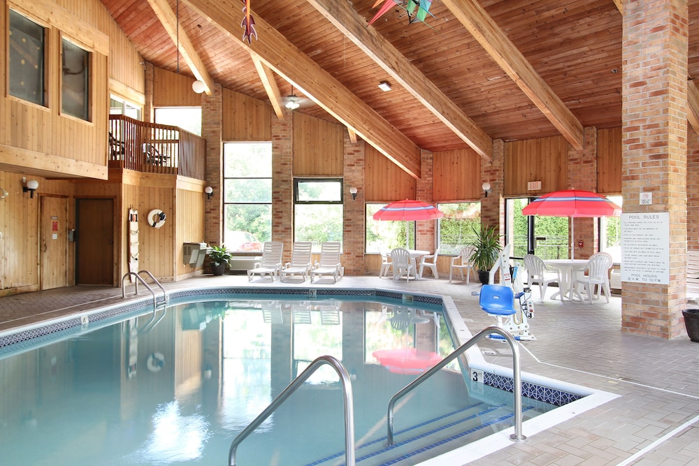 Baymont By Wyndham Muskegon 6/49