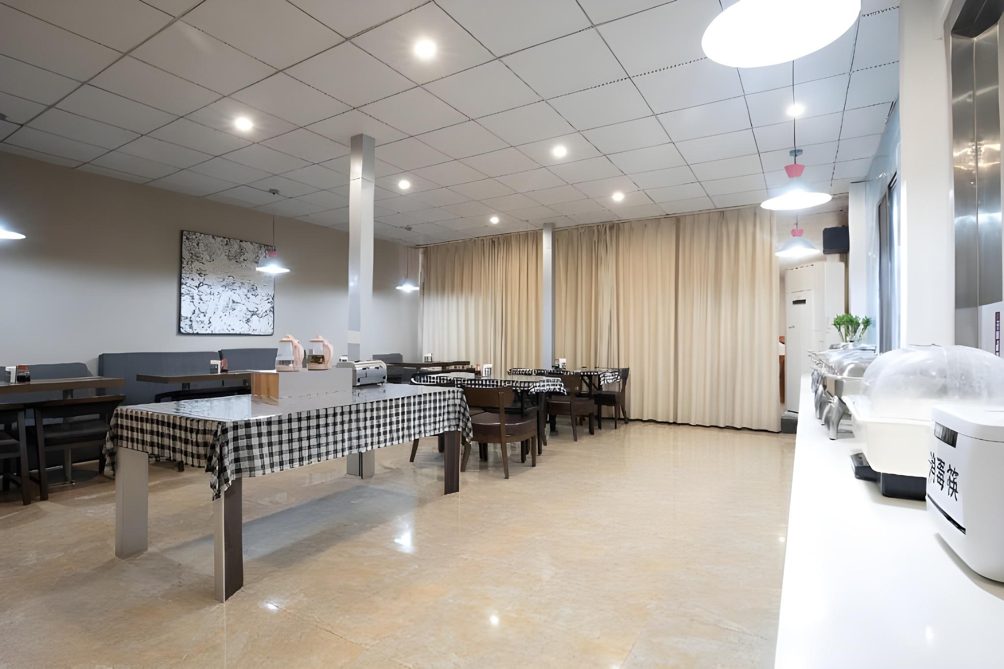 Home Inn (Jinhua Municipal Government Bayi South Street Subway Station) 45/49
