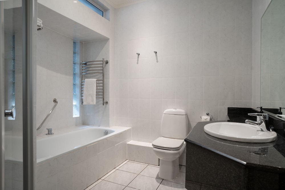 Faircity Falstaff Hotel 57/58
