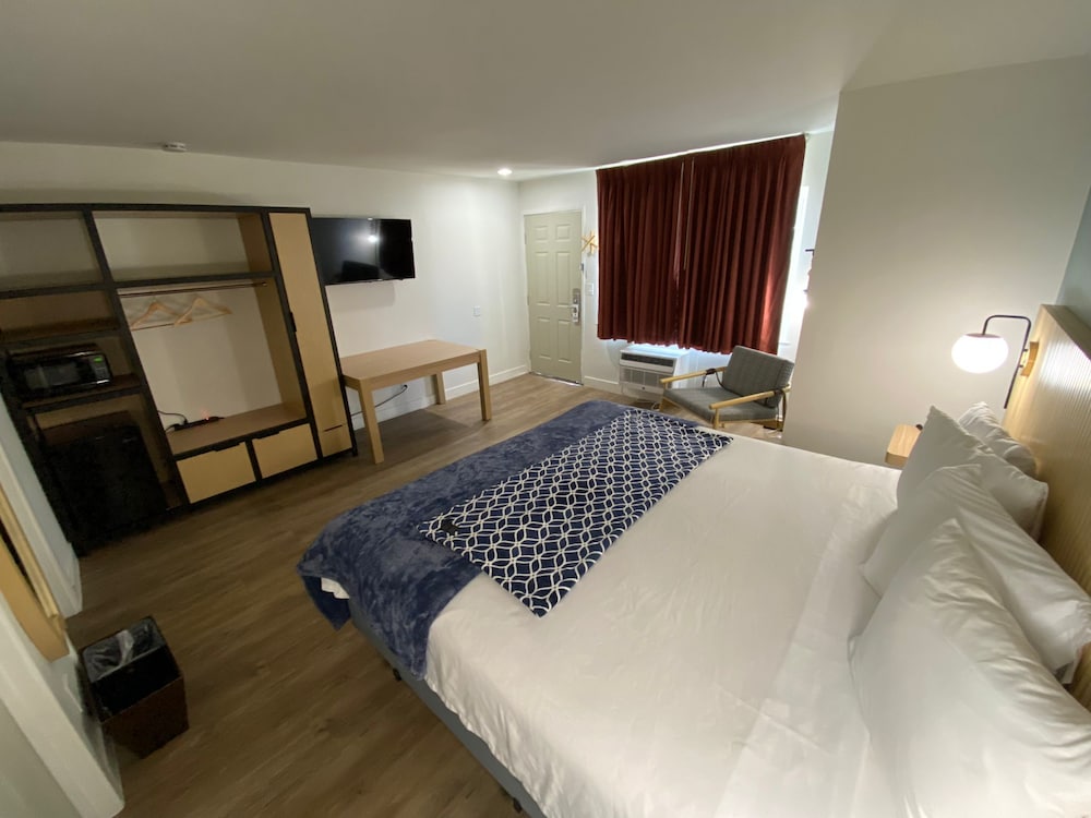 Salt Air Lodge 30/50