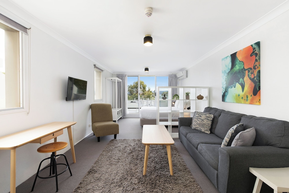Horizons Lake Jindabyne 56/80