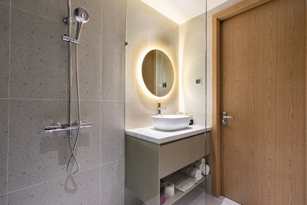 Jovia Hotel 48/49