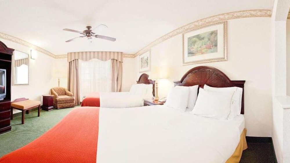 Holiday Inn Express Hotel Suites Gainesville 28/64
