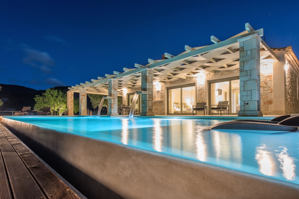 Artina Luxury Villa 46/50