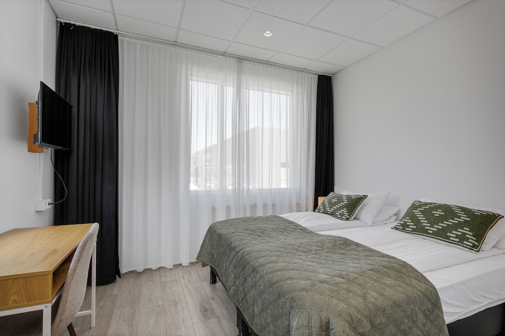 ROOM, DOUBLE BED