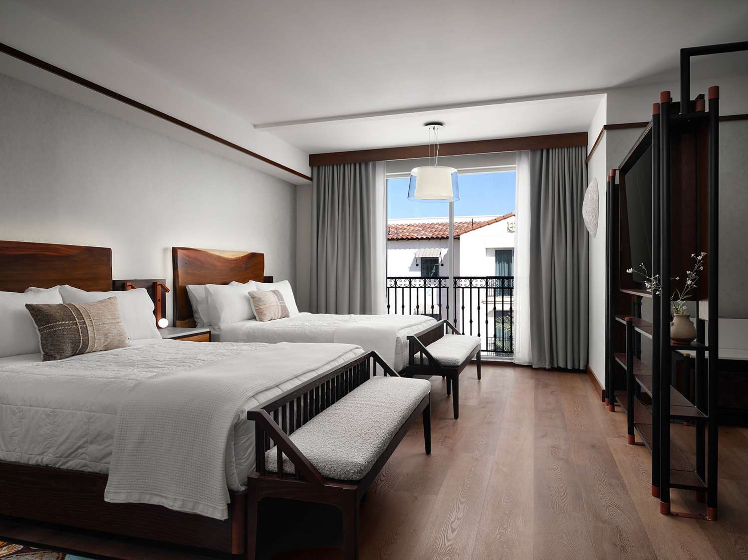 Room, 2 Queen Beds, Court View