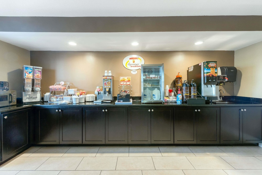 Super 8 by Wyndham Springfield East 4/30