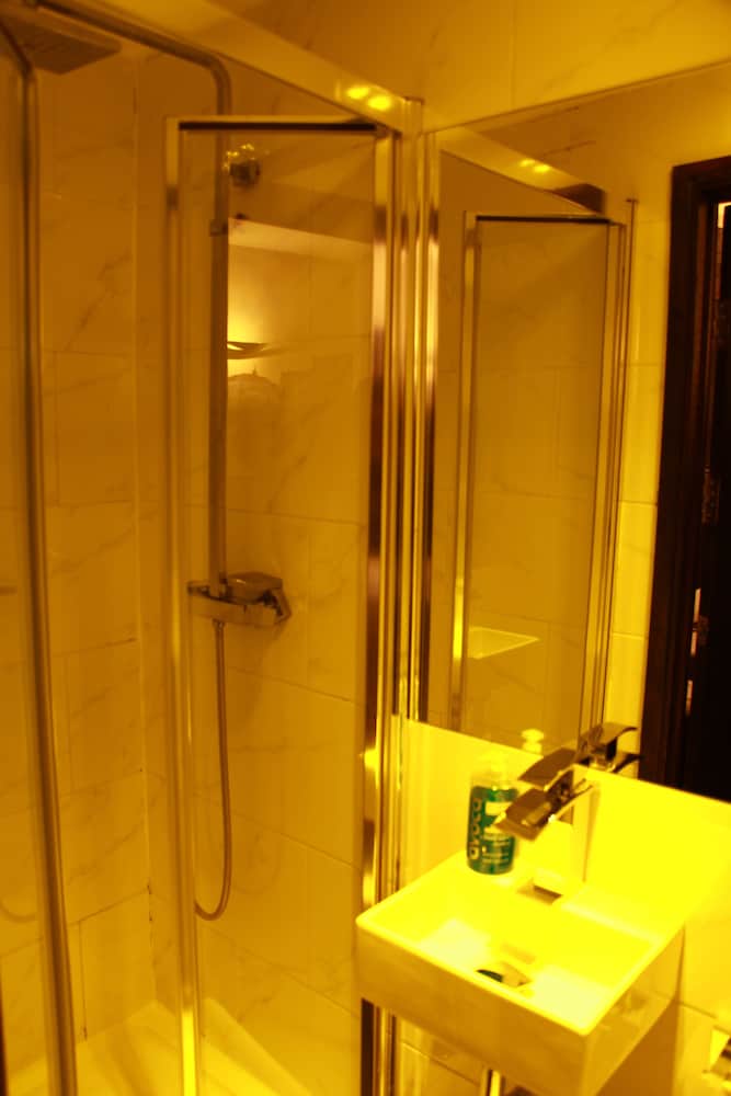Exhibition Court Hotel 4 42/61
