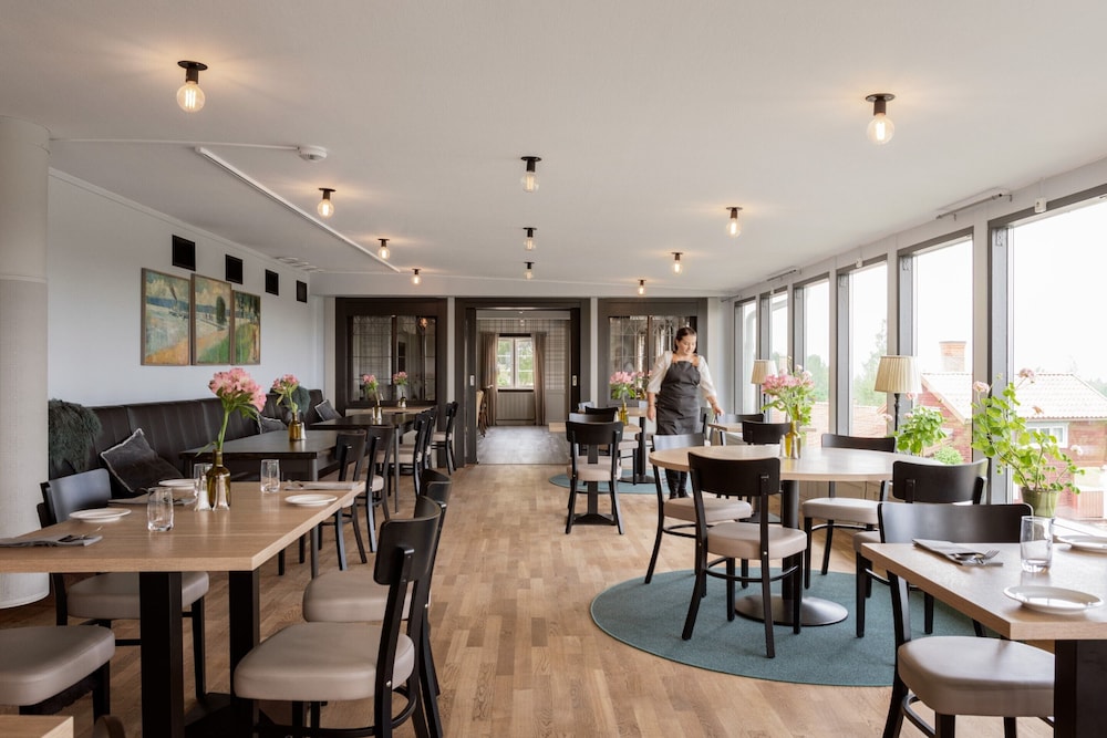 Hotell Gyllene Hornet 34/50