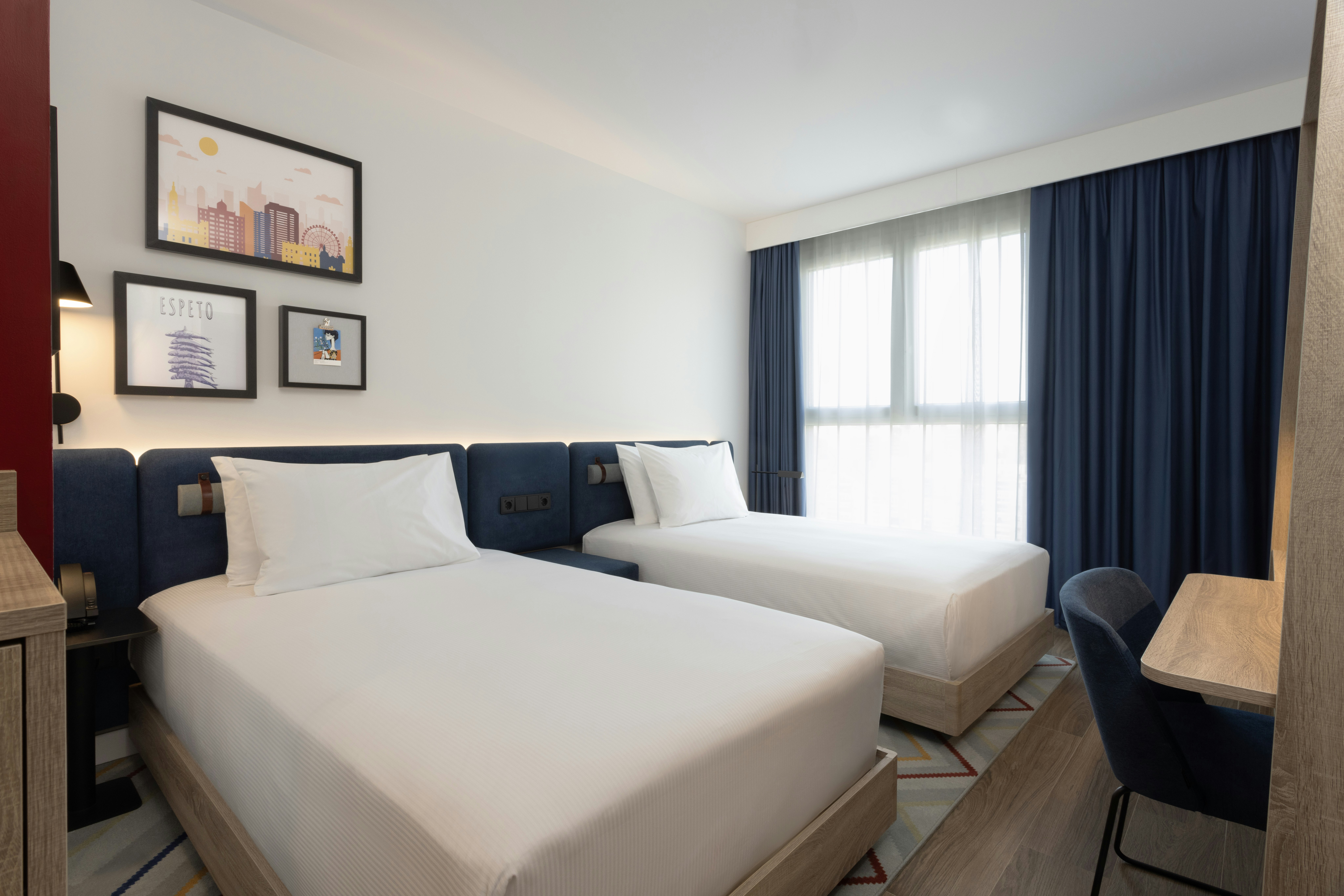 ROOM, TWIN BEDS
