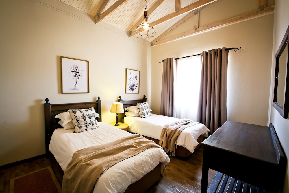 Otjiwa Lodge Namibia 10/50