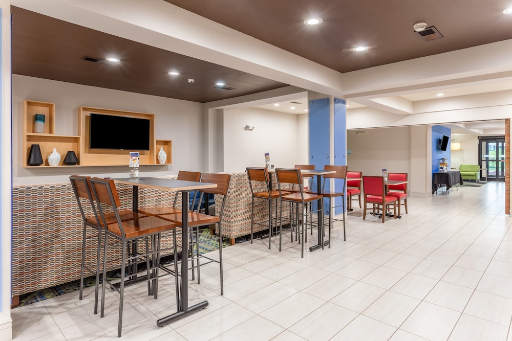 Holiday Inn Express Hotel & Suites O'fallon/Shiloh 38/52