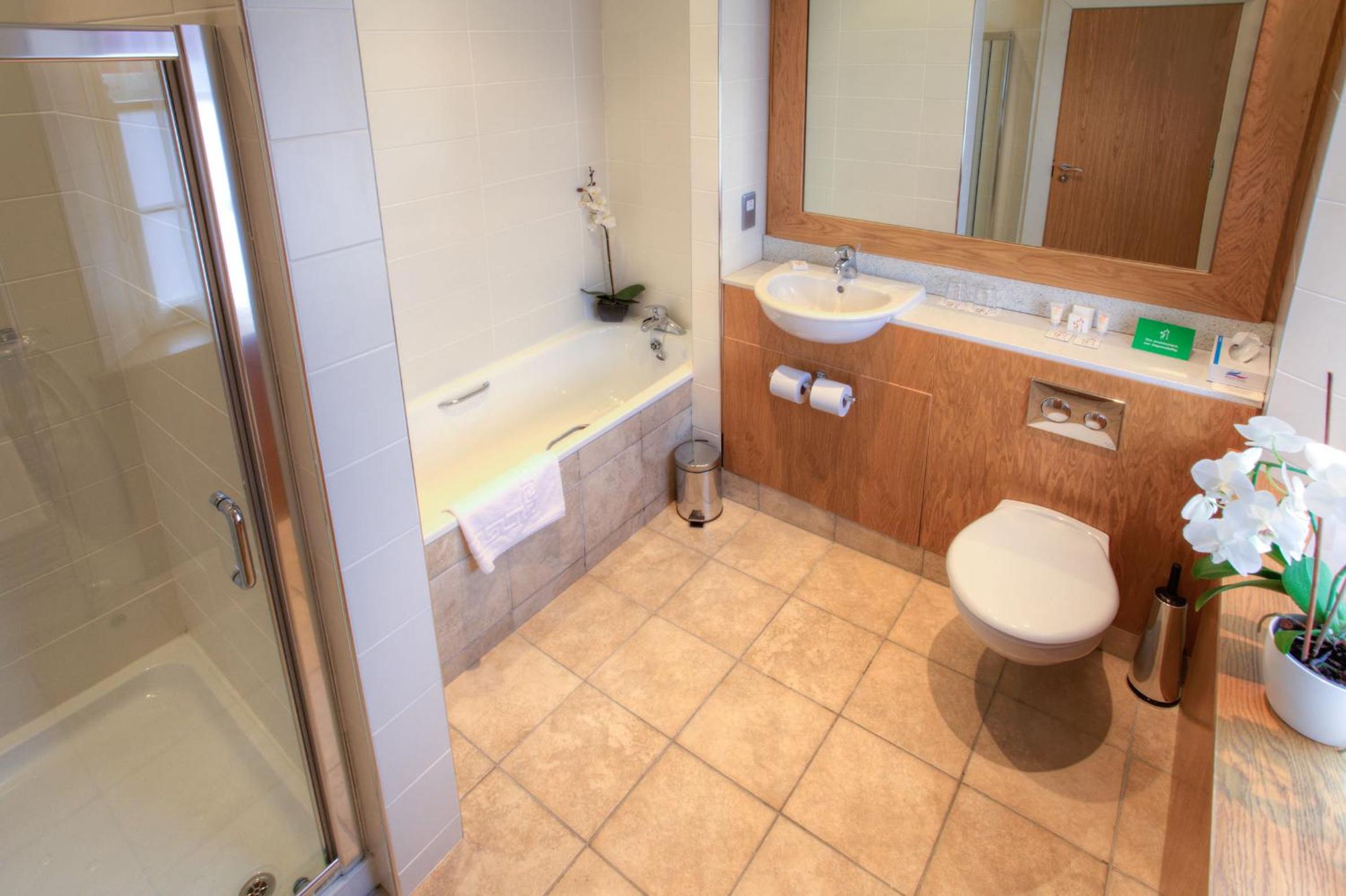 Strangford Arms Hotel 25/26