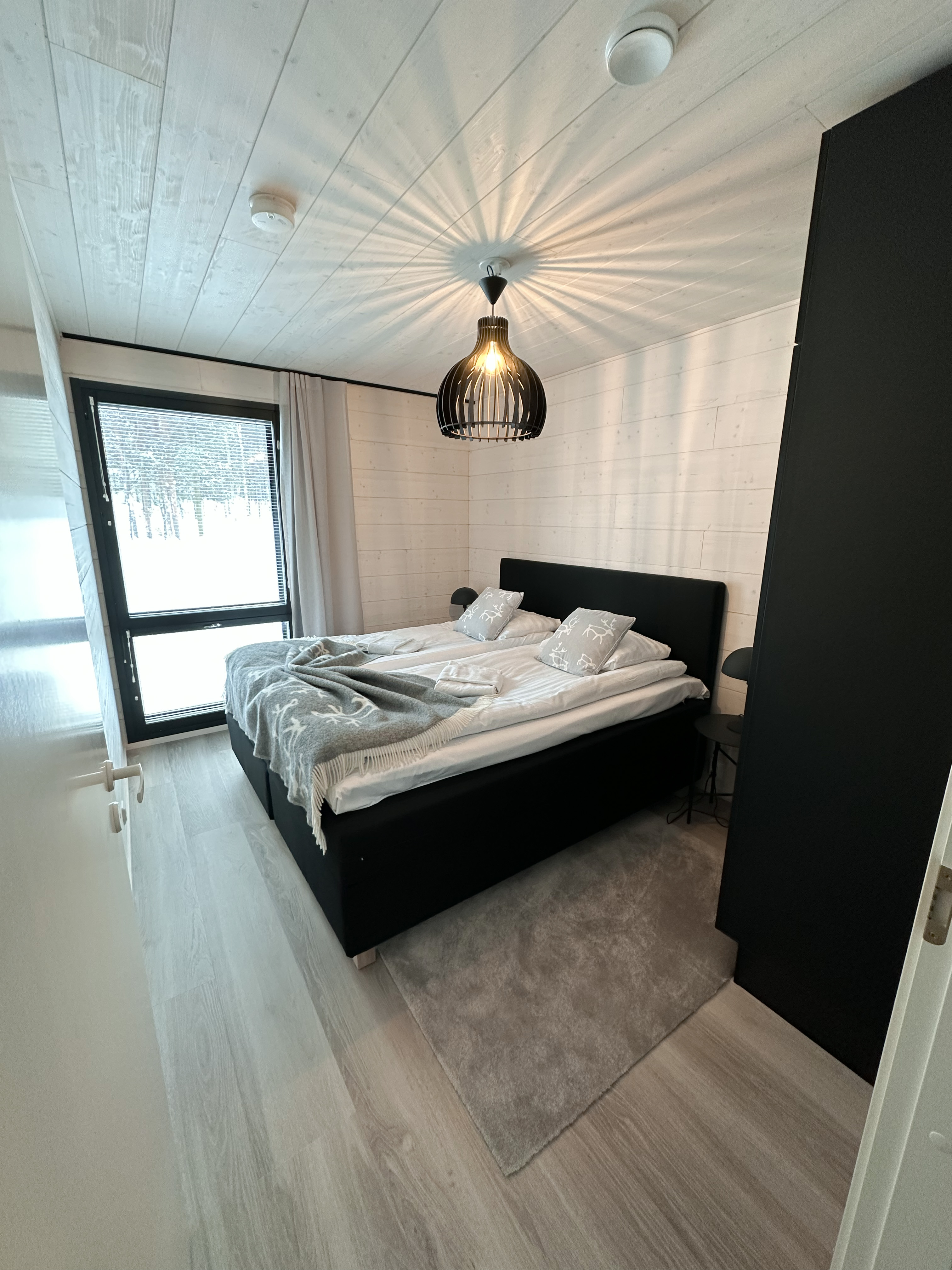 Arctic Lake Villa