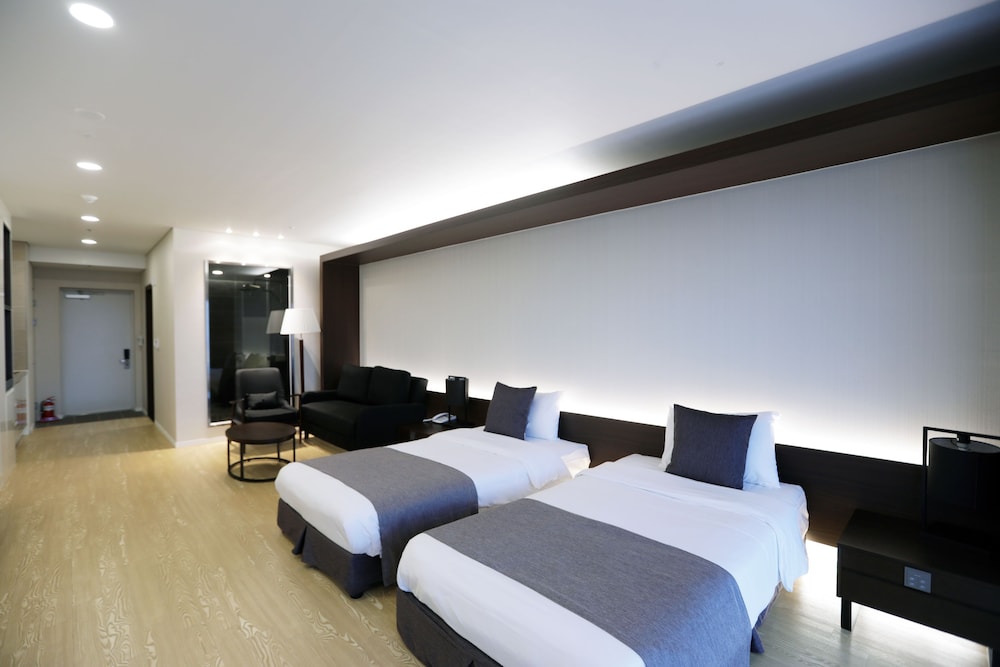 The Qube Resort Jeju 7/27
