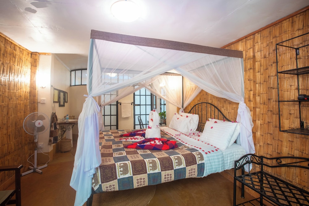 Octagon Lodge 14/50