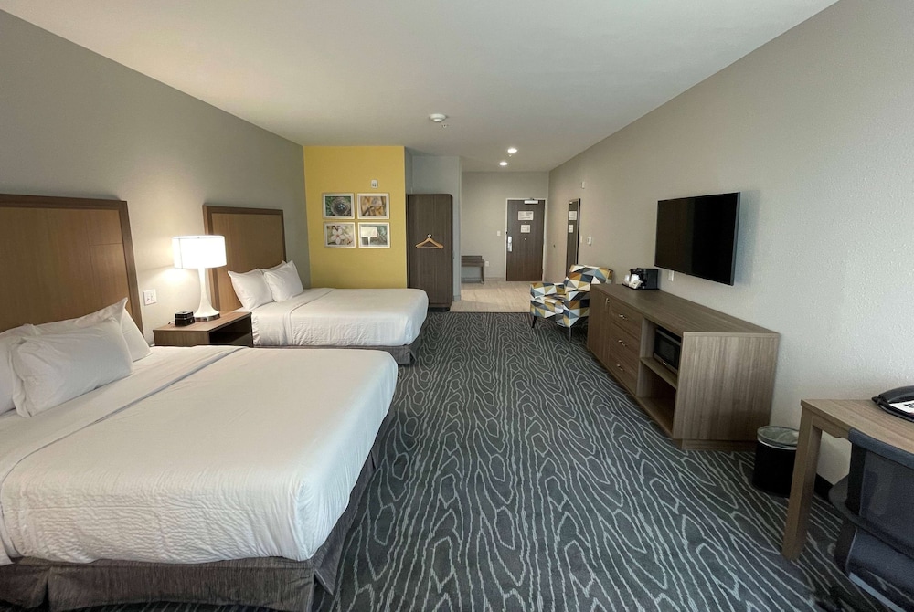 La Quinta Inn and Suites by Wyndham Valdosta 5/35