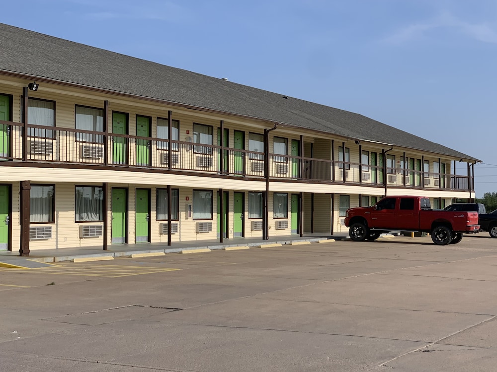 Days Inn by Wyndham Pratt 6/54
