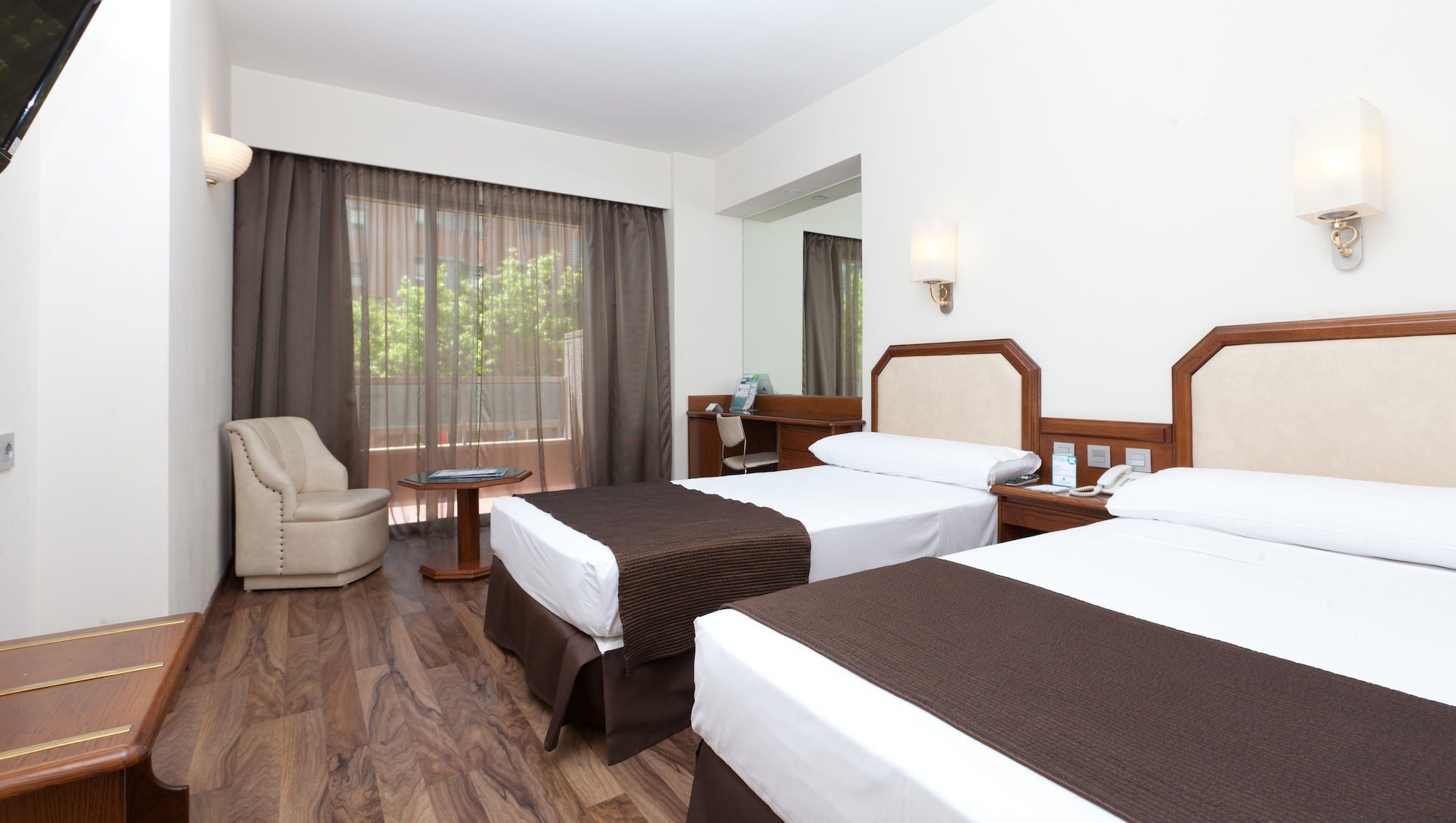 ROOM, TWIN BEDS