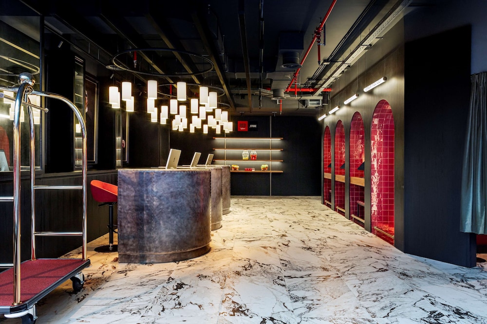 Radisson RED Madrid (ex. Paseo del Arte) 59/70