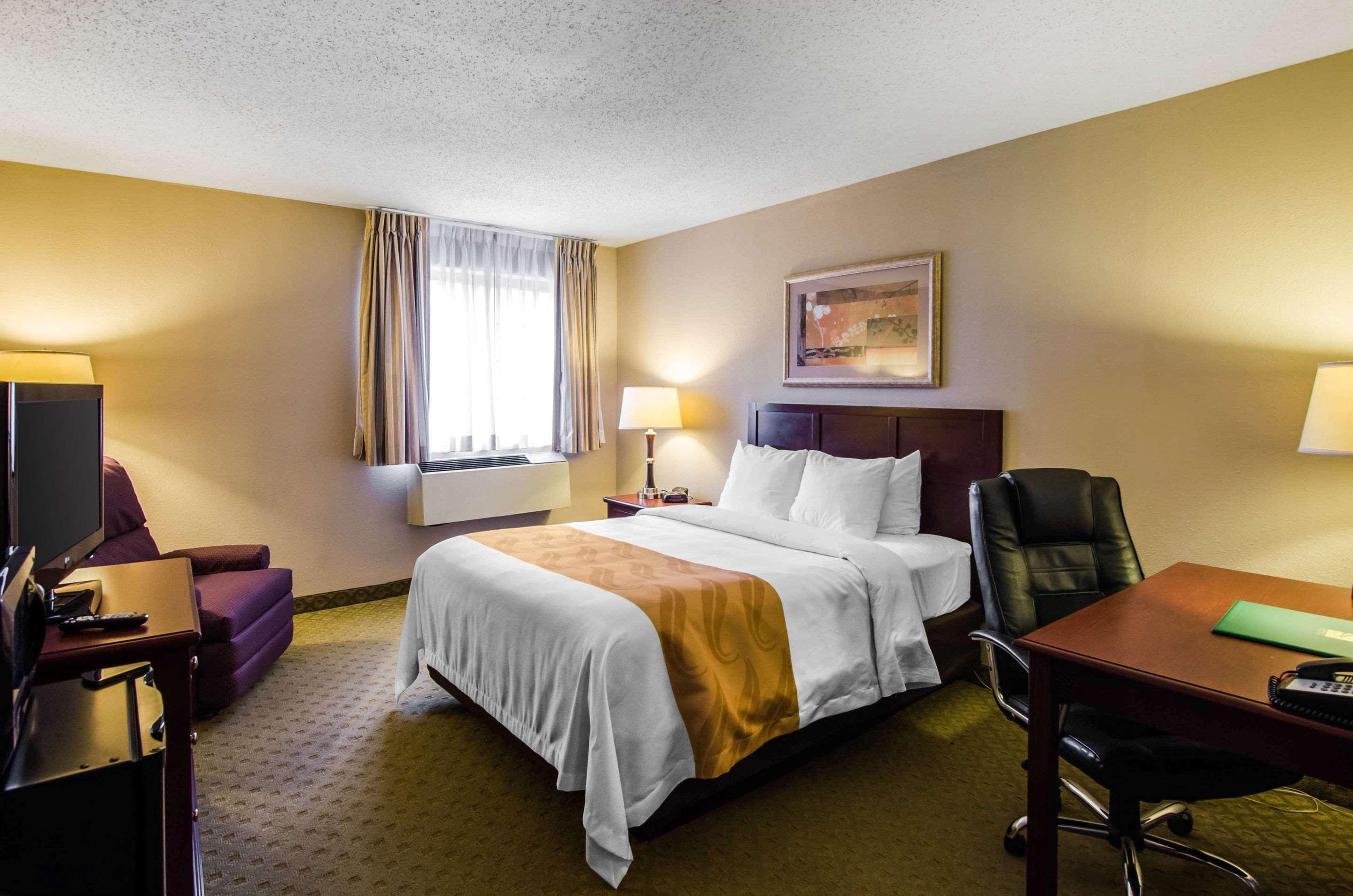 غرفة بسرير كوين لذوي الإعاقة، Quality Inn Summersville 2/5