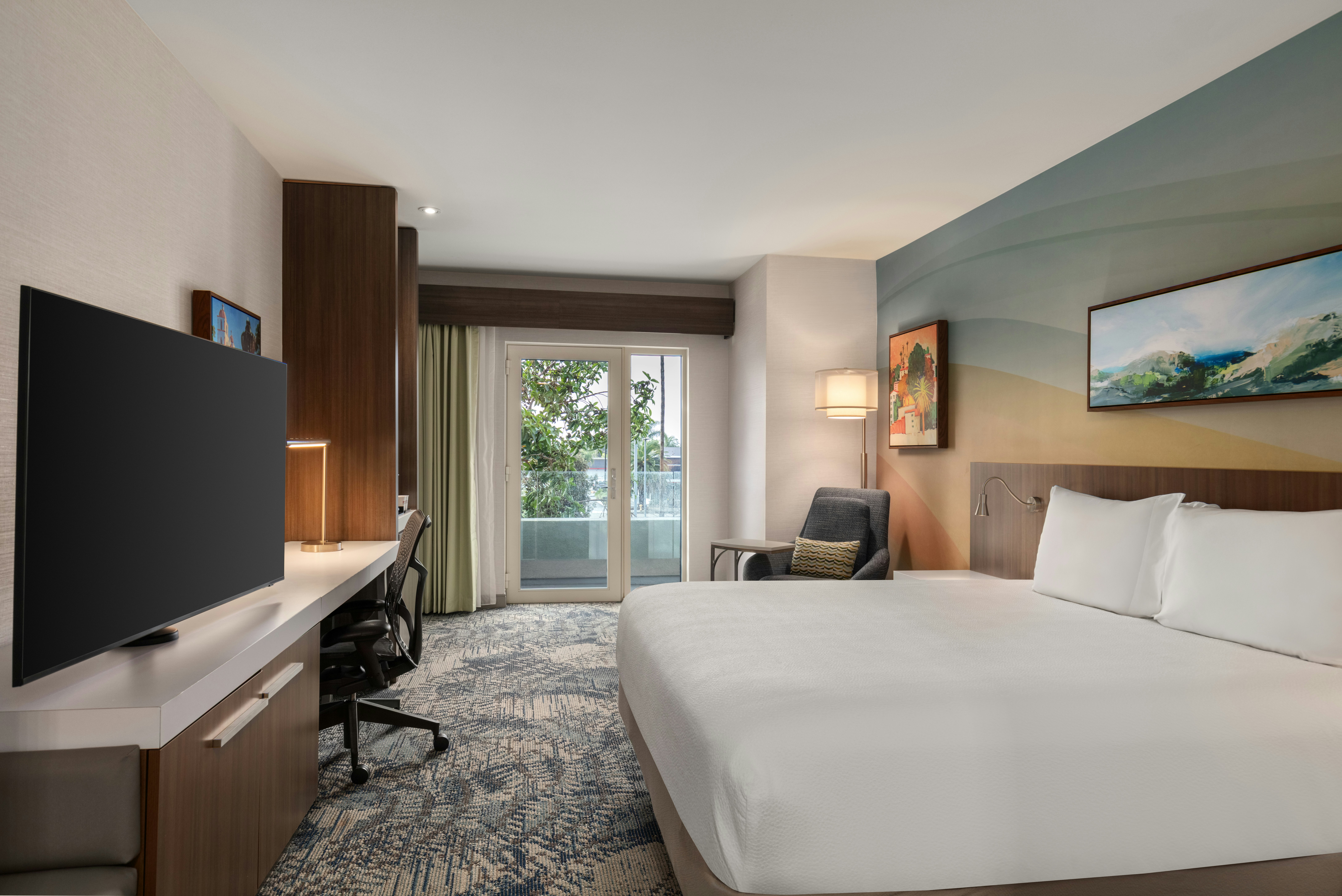 ROOM, KING BED, BALCONY