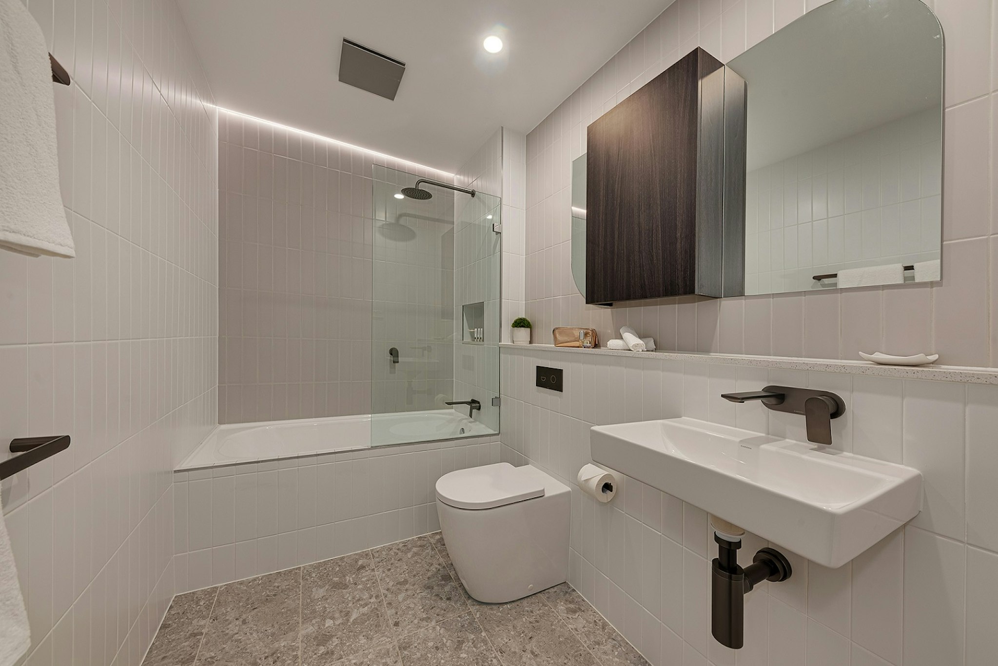Littomore Suites Kingswood 11/12