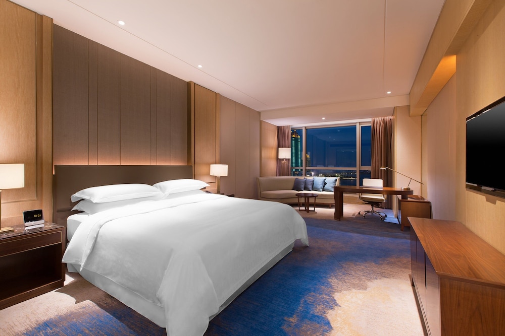 Room, King Bed, Partial Sea View