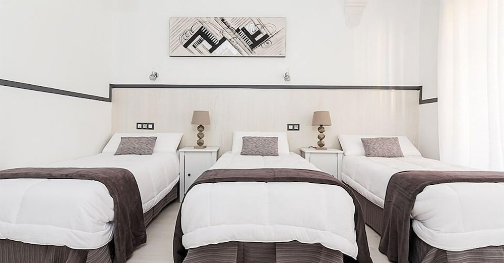 Hostal Gran Via 63 Rooms 8/28