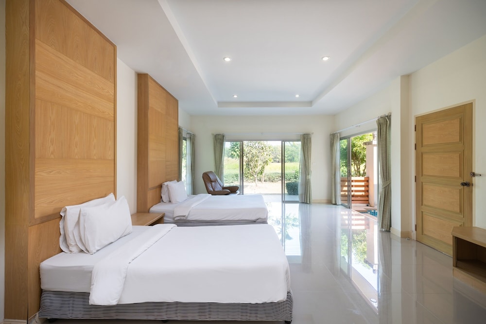 3 Bedrooms, House, 1 Queen and 5 Single Beds, Jetted Tub، Thara Cholapruek Resort 2/5