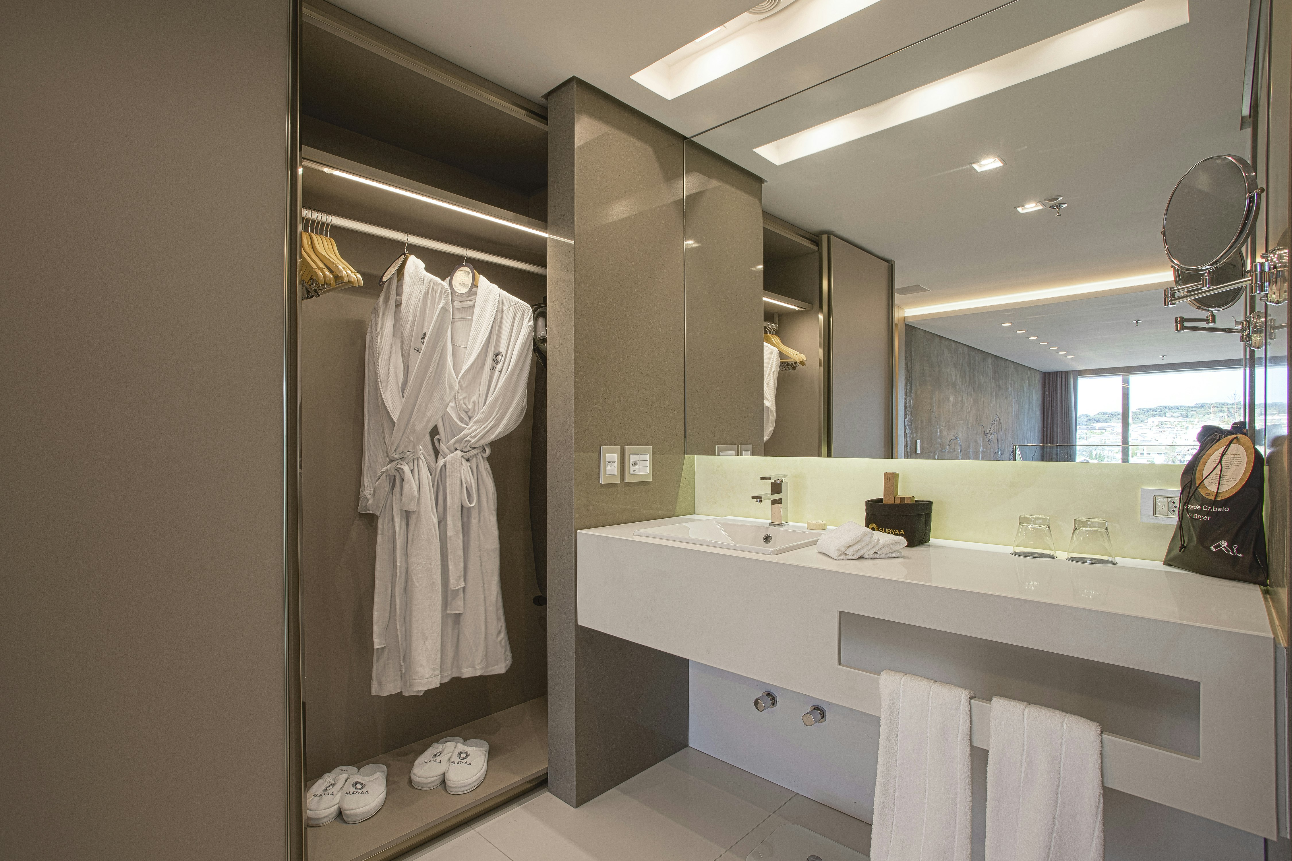 Suryaa Hotel Pinhais, Curio Collection by Hilton 49/50