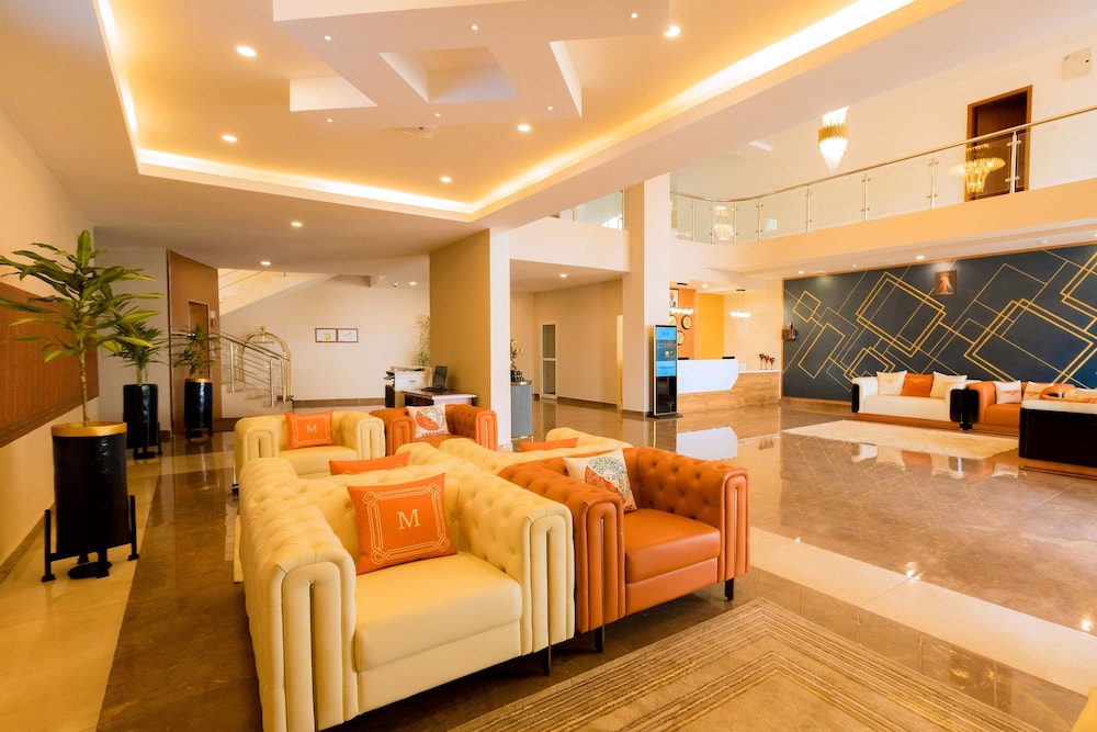 The Hut Restaurant & Boutique Hotel 42/55
