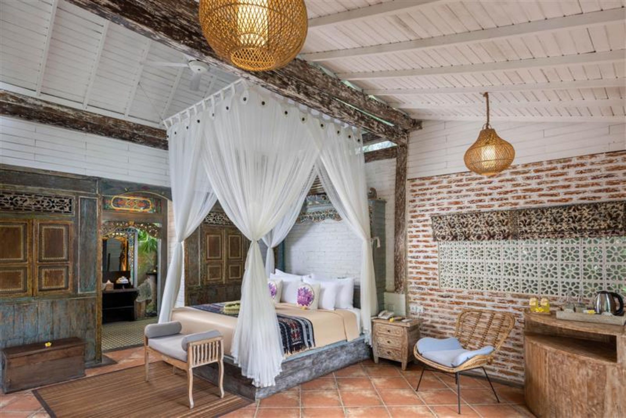 2 Bedrooms, Pool, Jungle