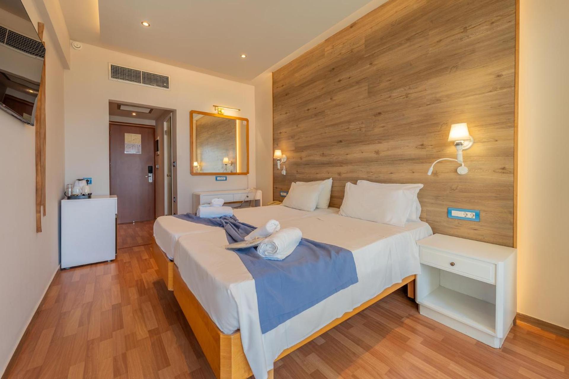 غرفة بسرير مزدوج أو سريرين منفصلين بإطلالة جزئية على البحر، Arte Hotel 6/10