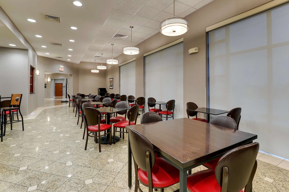 Drury Inn and Suites St. Joseph 40/45