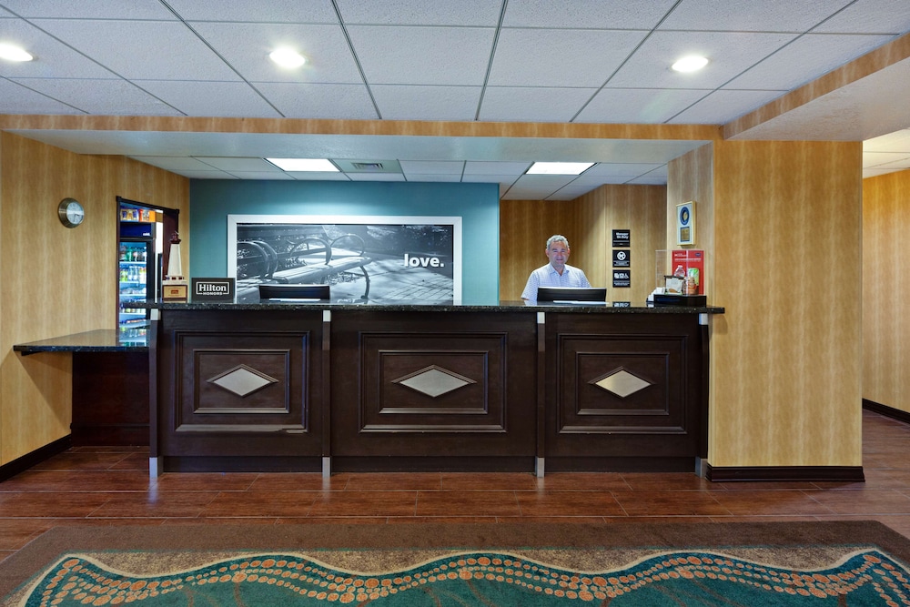Hampton Inn Suites Agoura Hill 10/46