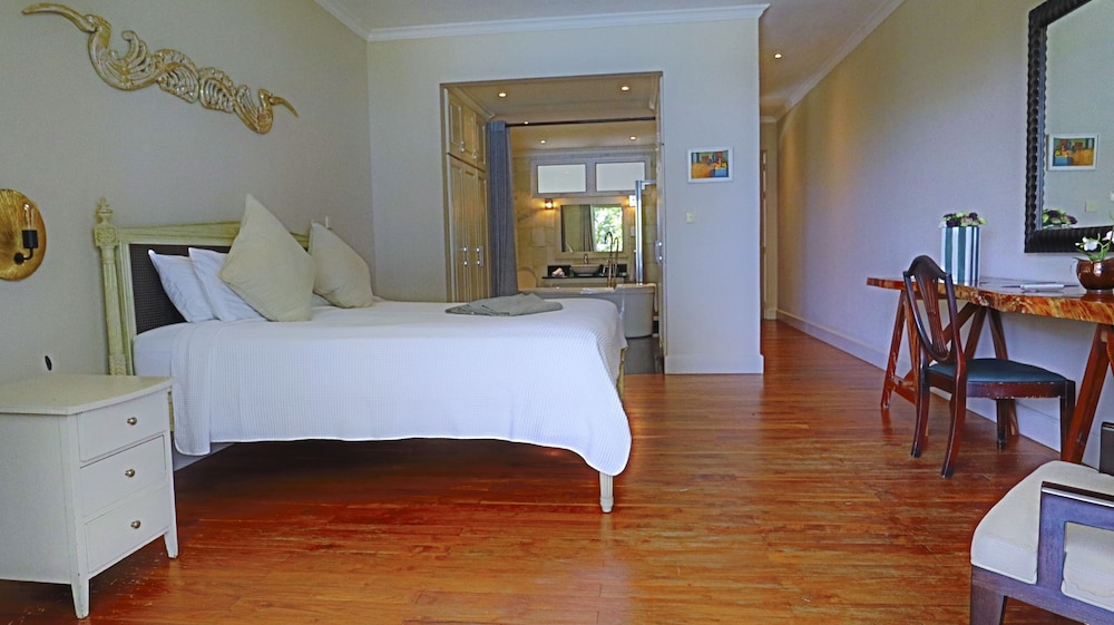 SUPERIOR, KING BED, BEACH SIDE, OCEAN VIEW