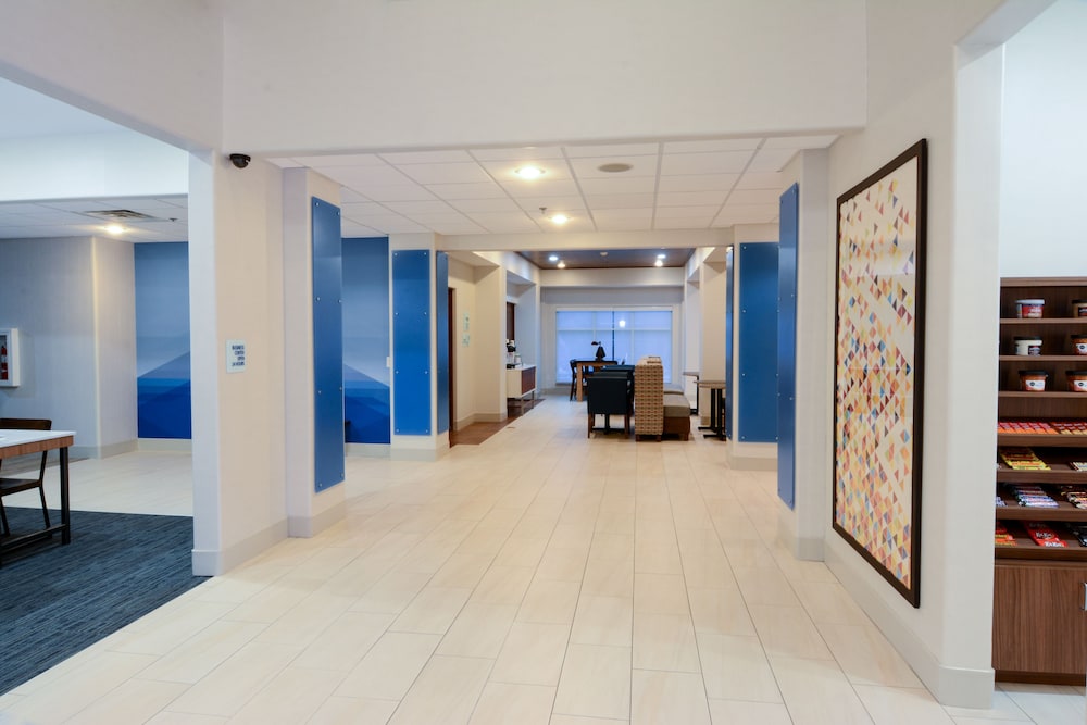 Holiday Inn Express Suites New Boston 19/51