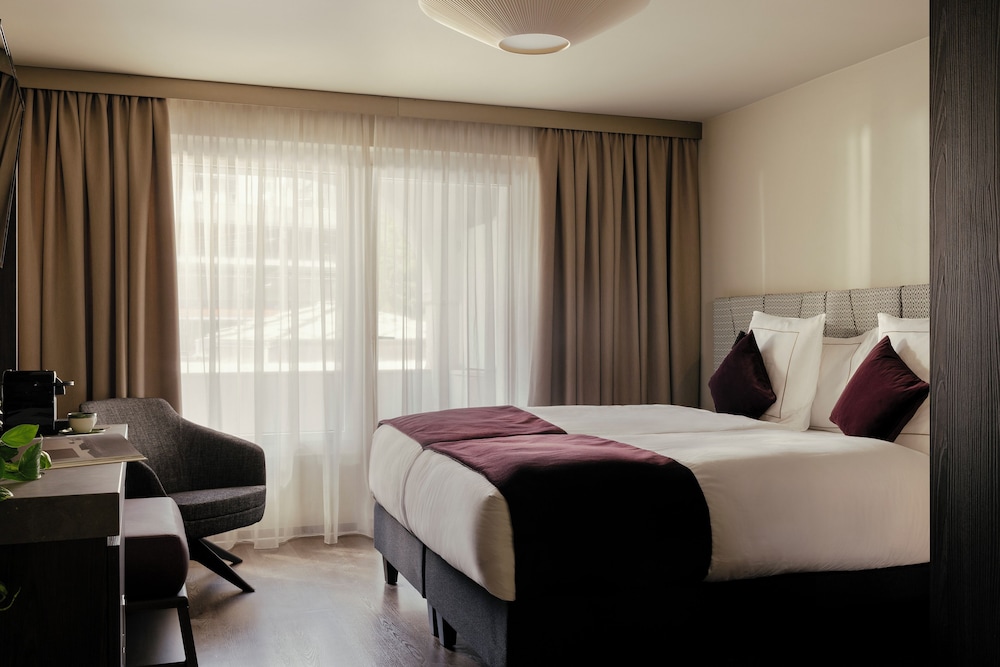 ROOM, DOUBLE BED, WITH VIEW