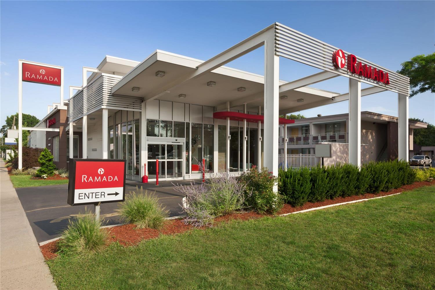 Ramada By Wyndham Rockville Centre 30/32