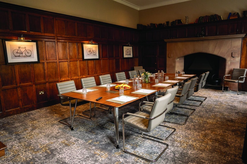 De Vere Cranage Estate 37/44